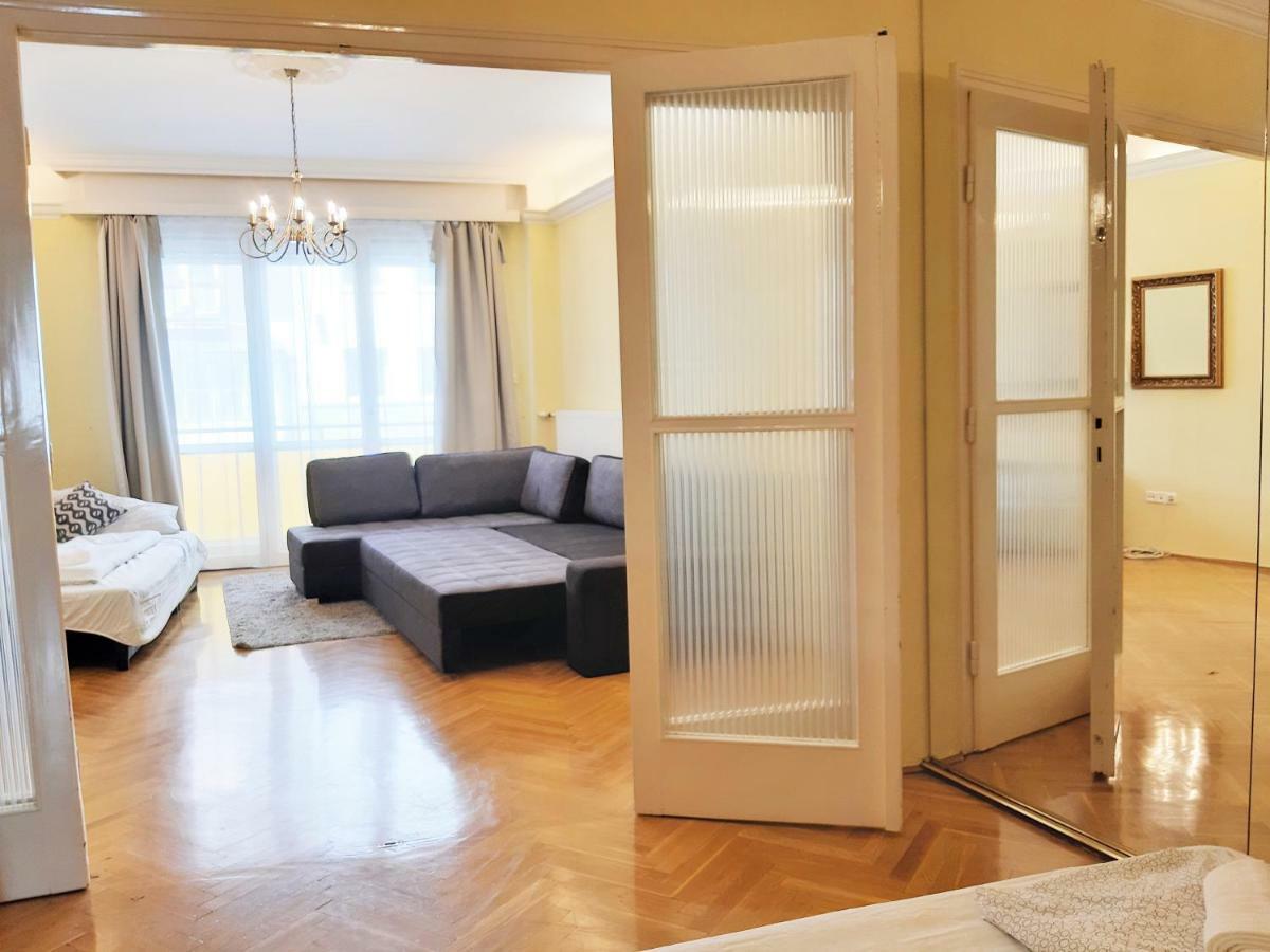 Gold Rose With 3 Apartament
