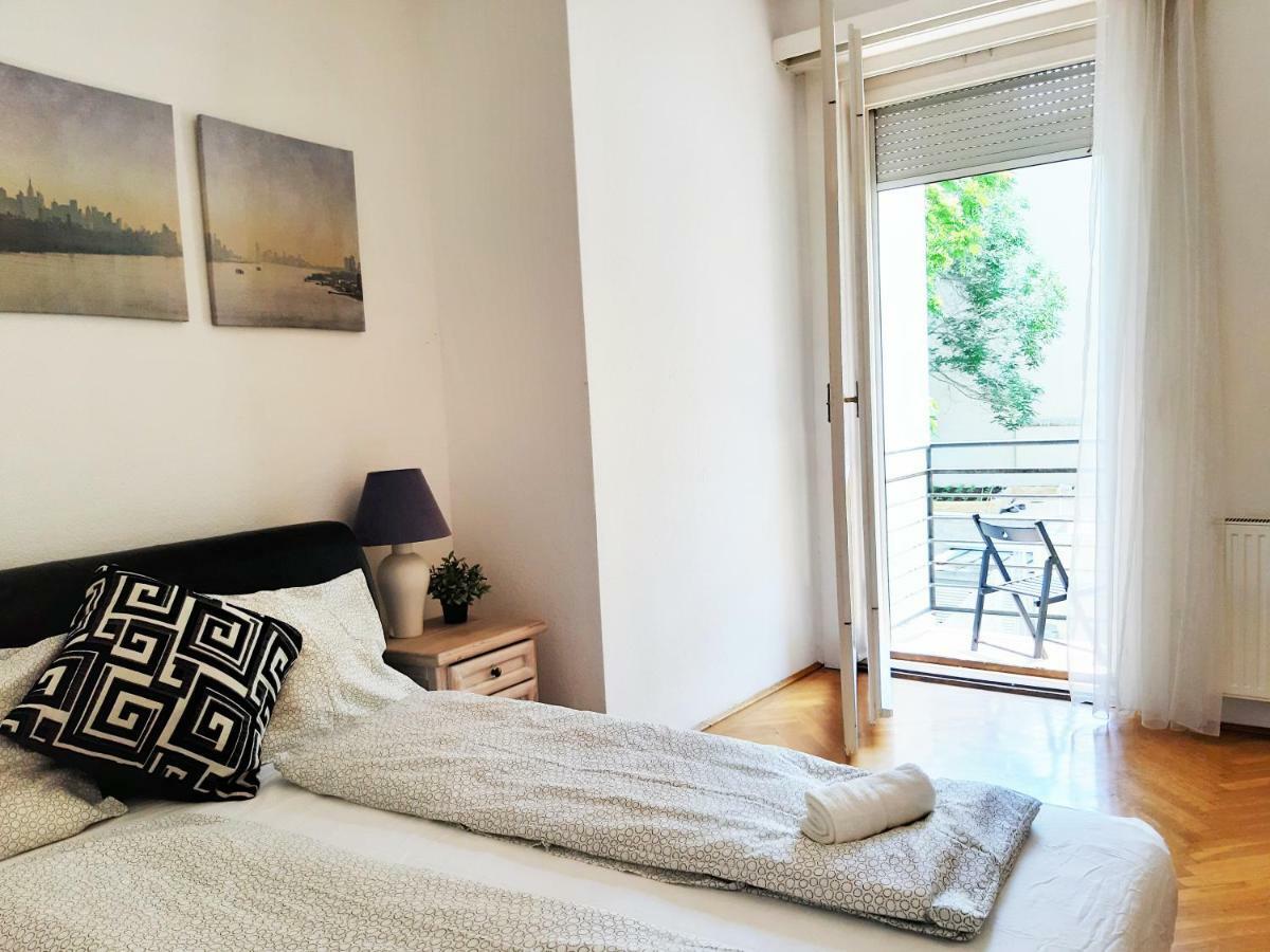 Gold Rose With 3 * Budapest