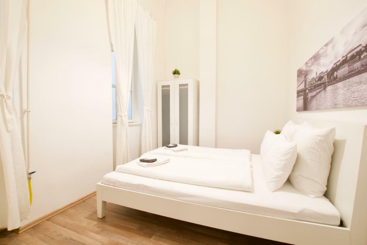 Standard By Hi5 - Erzsebet Blv 29 * Budapest