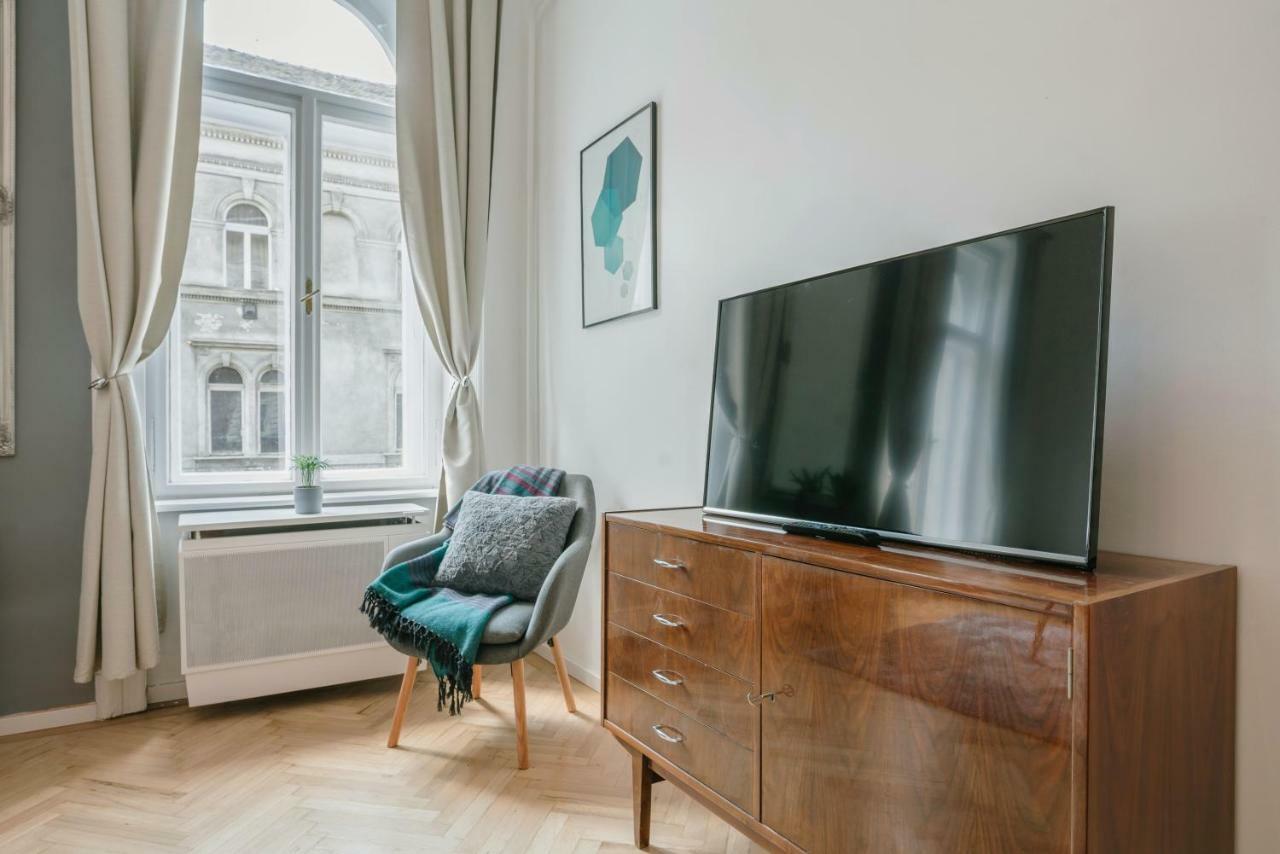 Park Rest With Air Condition Apartment