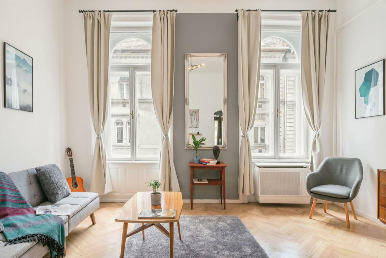 Park Rest With Air Condition Apartment