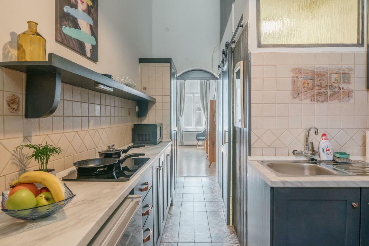 Apartment Park Rest With Air Condition