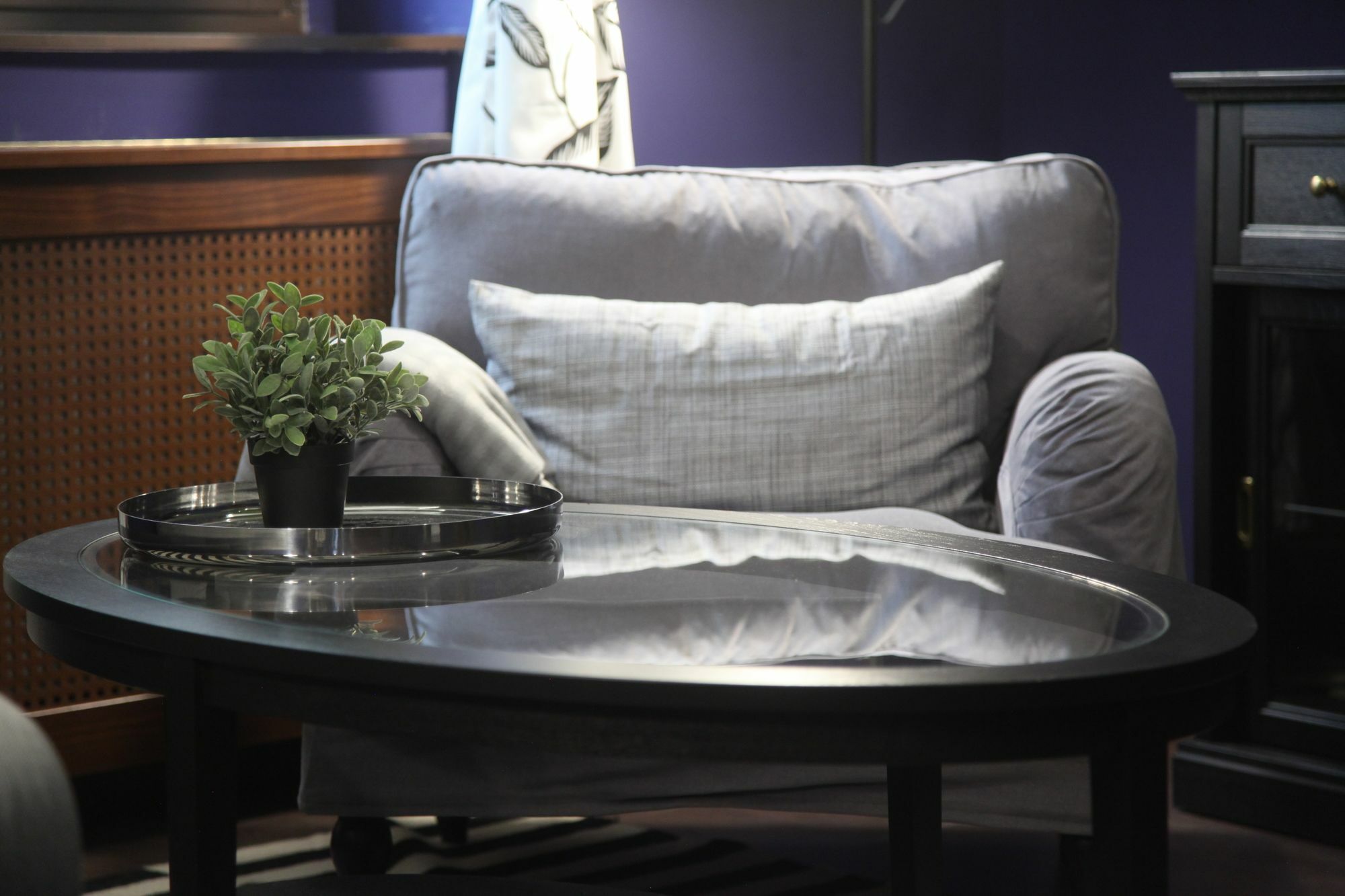 Ambassador Apartment *