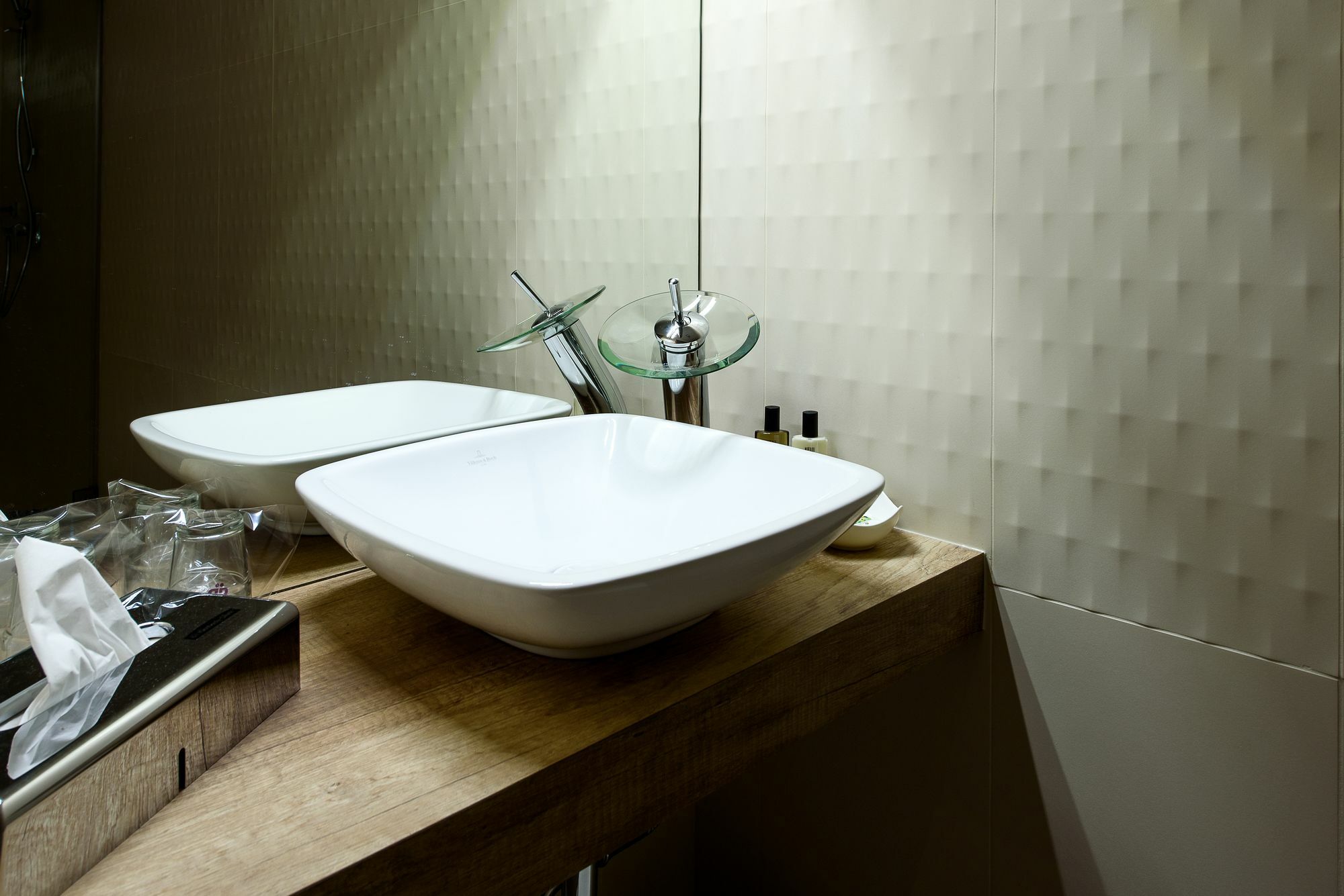 Karoly Corner Residences Apartment