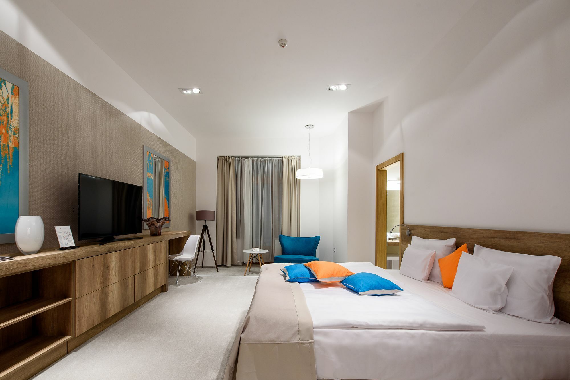 Karoly Corner Residences *
