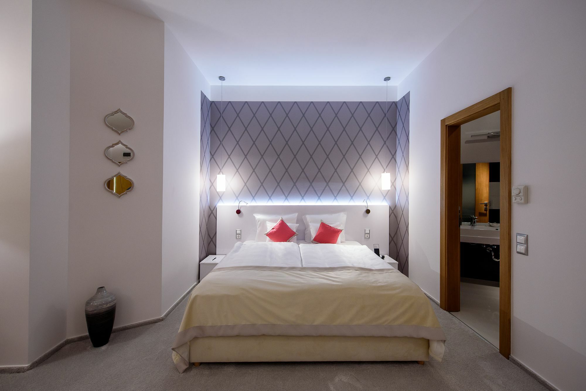 Karoly Corner Residences Apartment *