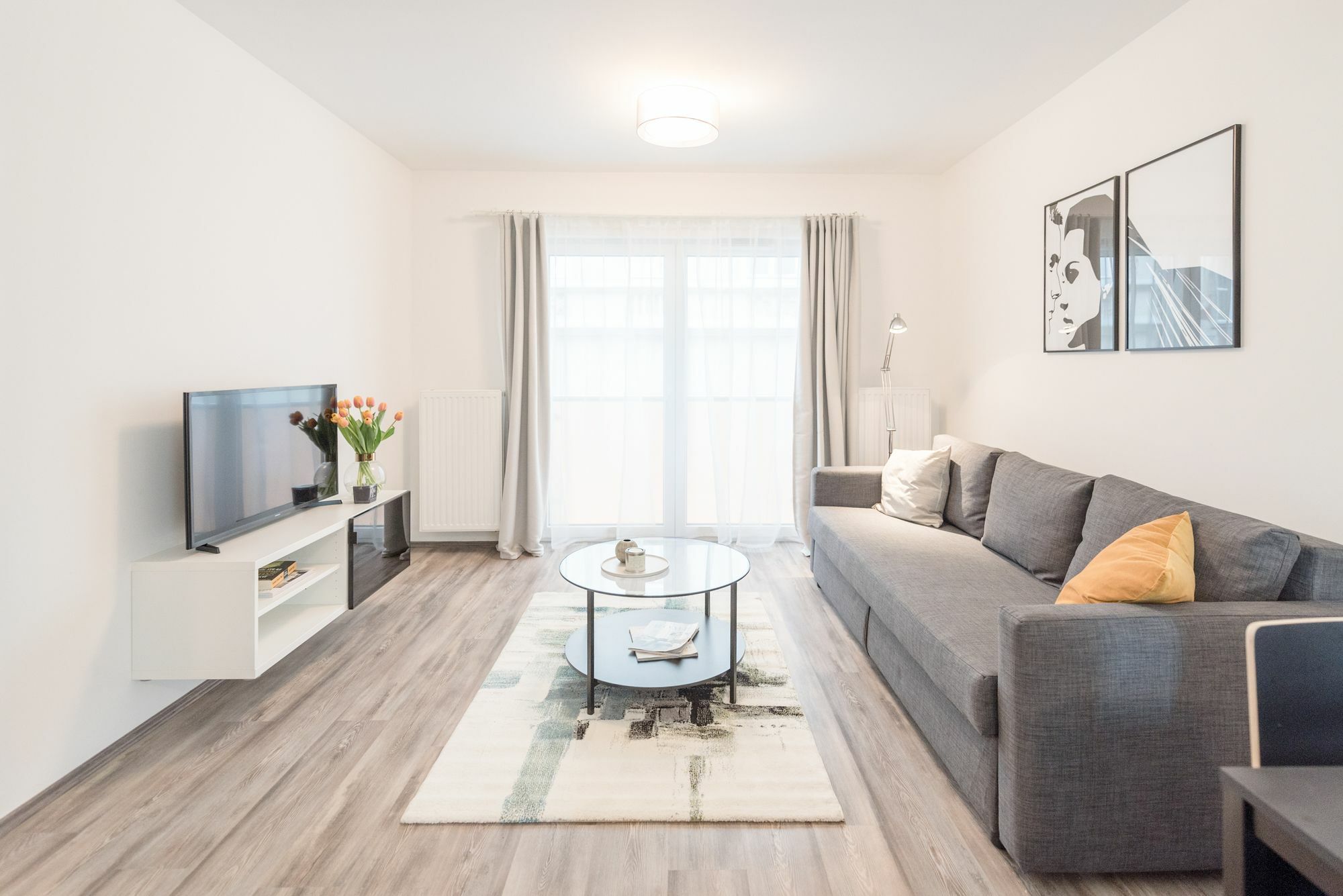 Oasis At Broadway Apartment