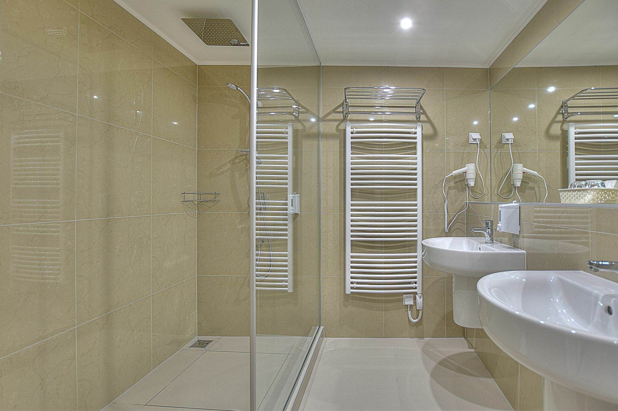 Anna Hotel 4*