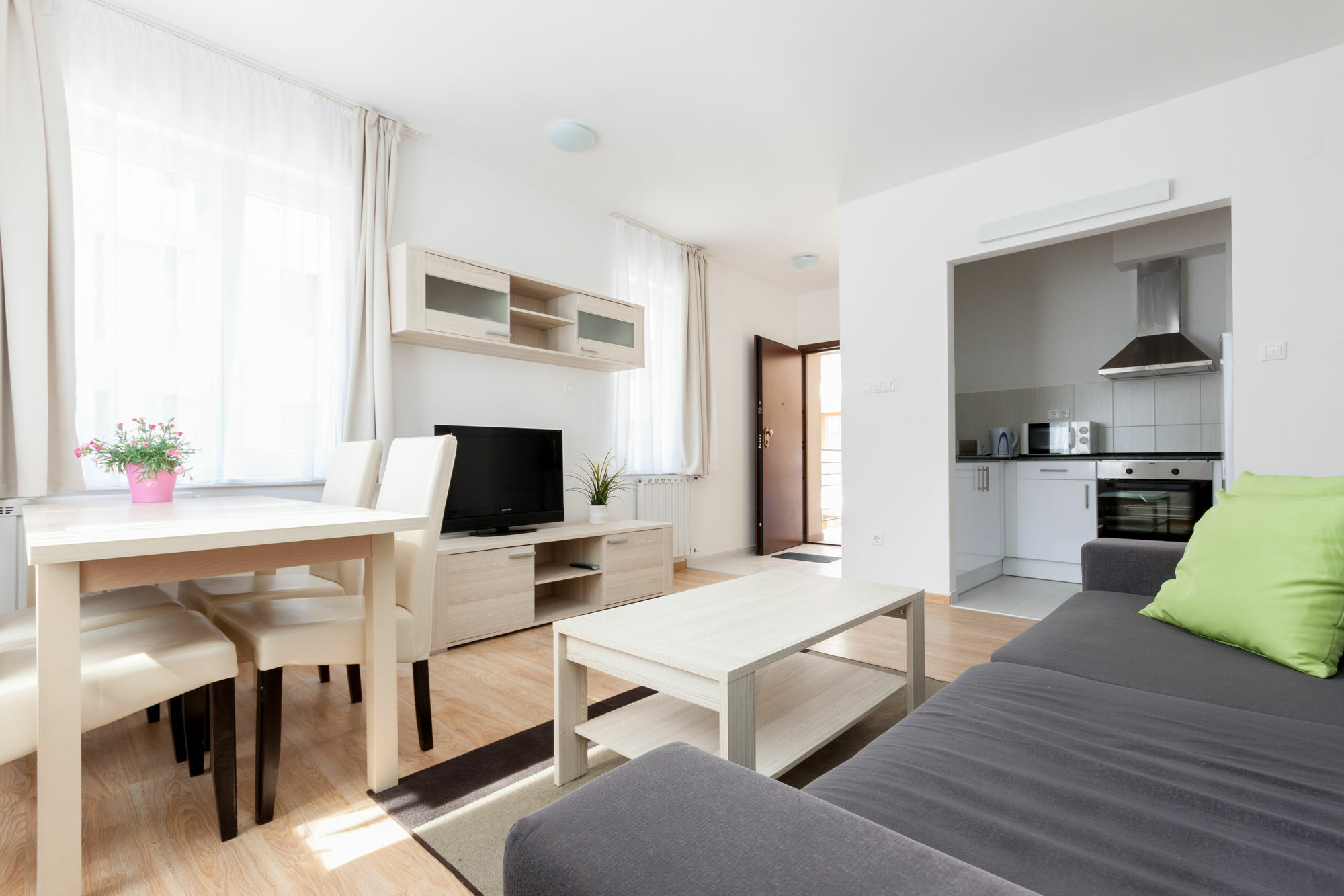 Apartment Maple Tree Budget *