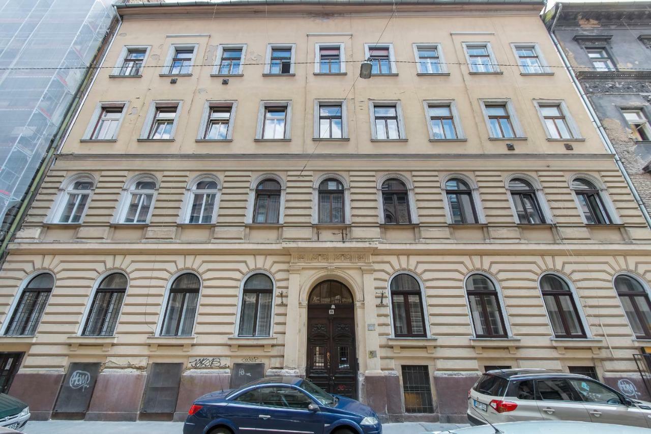 Standard By Hi5 - Weiner Leo Budapest