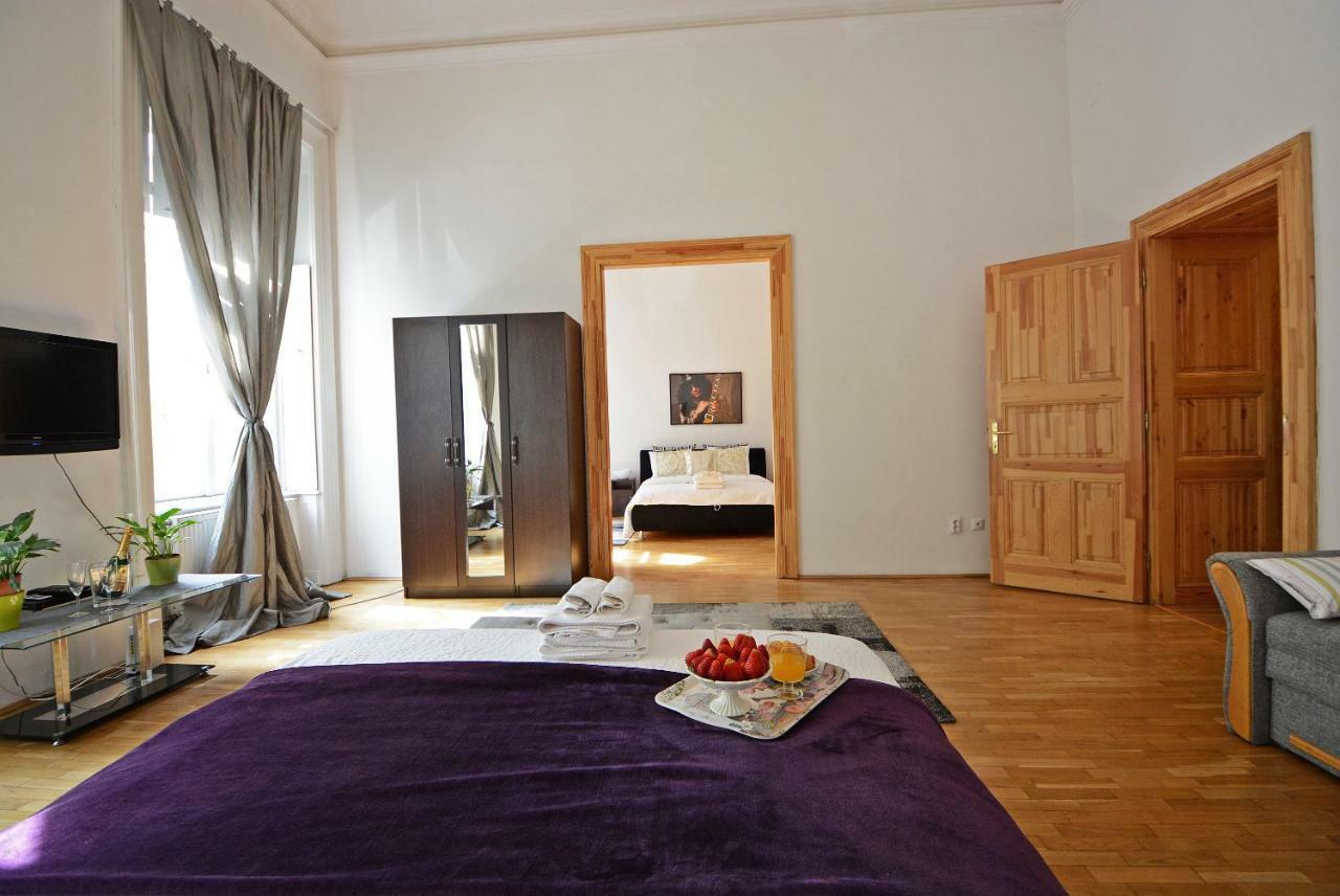 Royal House Oktogon *
