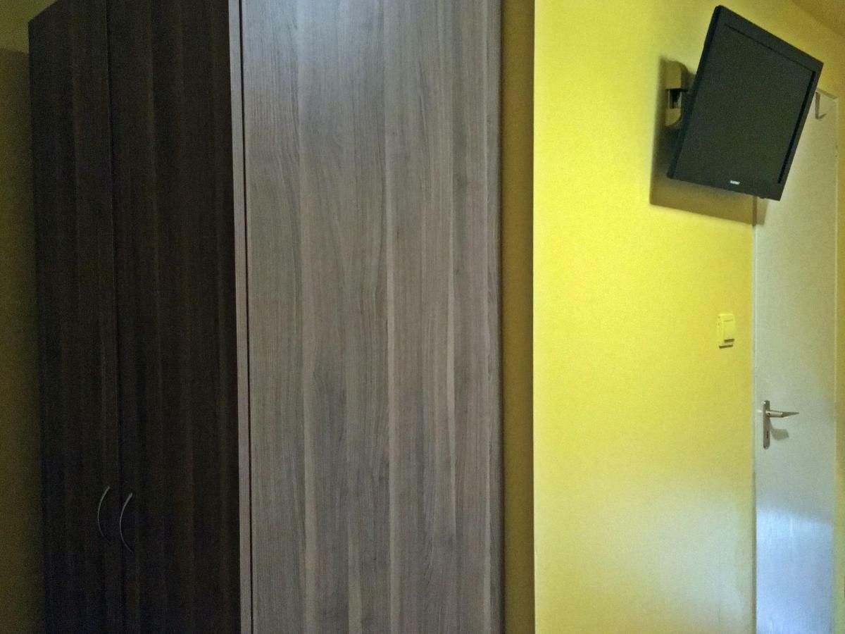 Simple Hostel