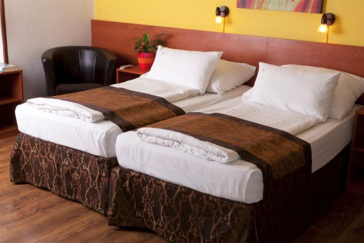 Hostal Equity Point