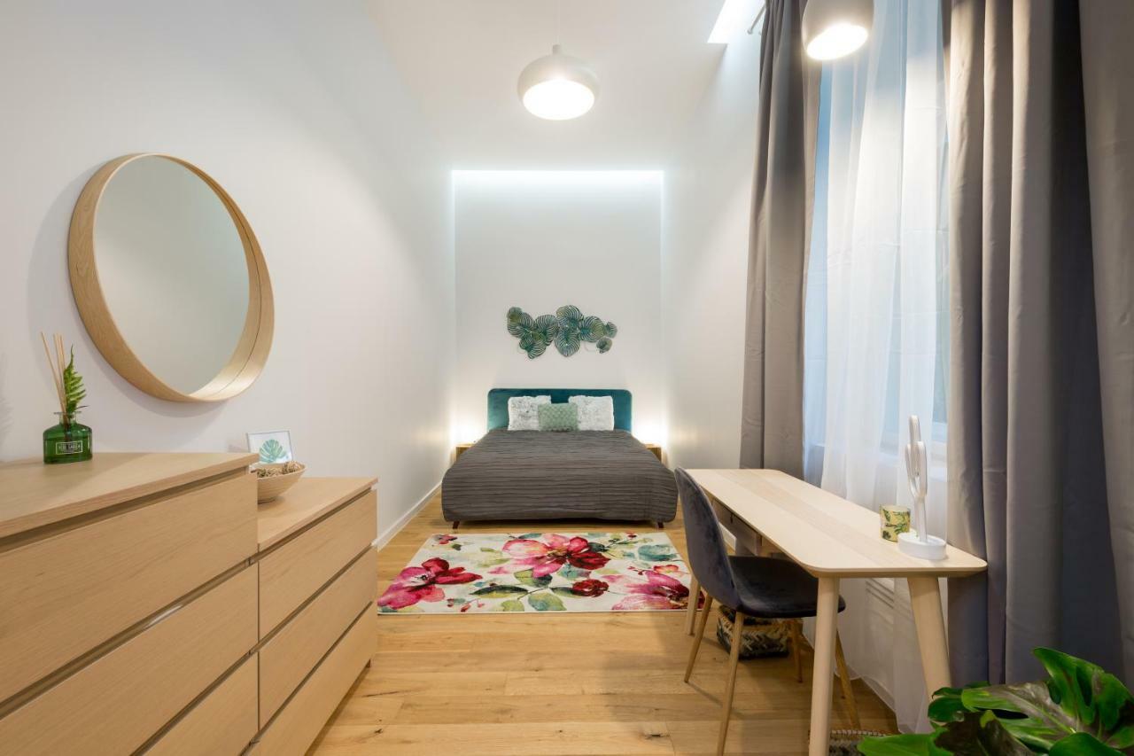Apartment Designer Dream In The Center W 2br/2bath