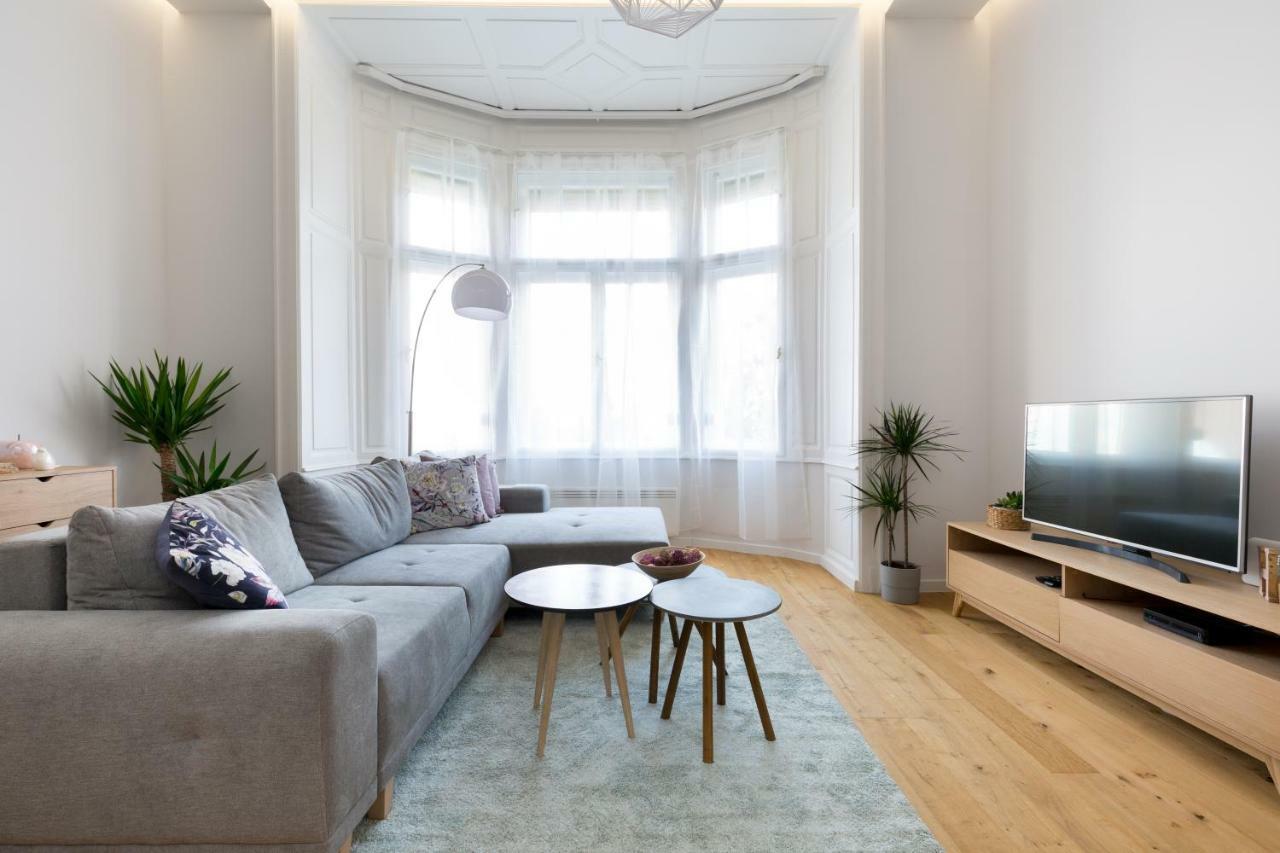 Designer Dream In The Center W 2br/2bath