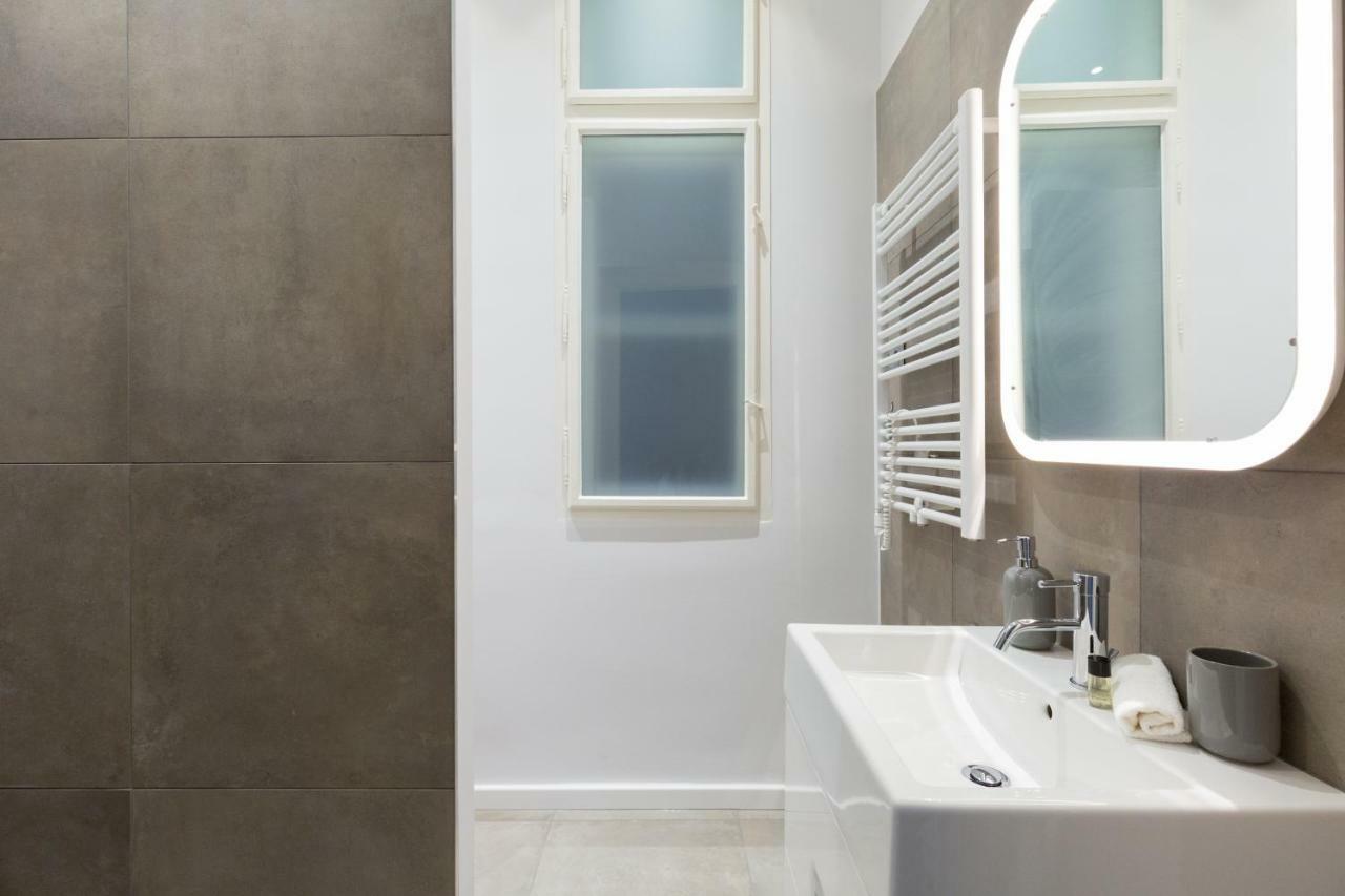 Designer Dream In The Center W 2br/2bath Apartment *