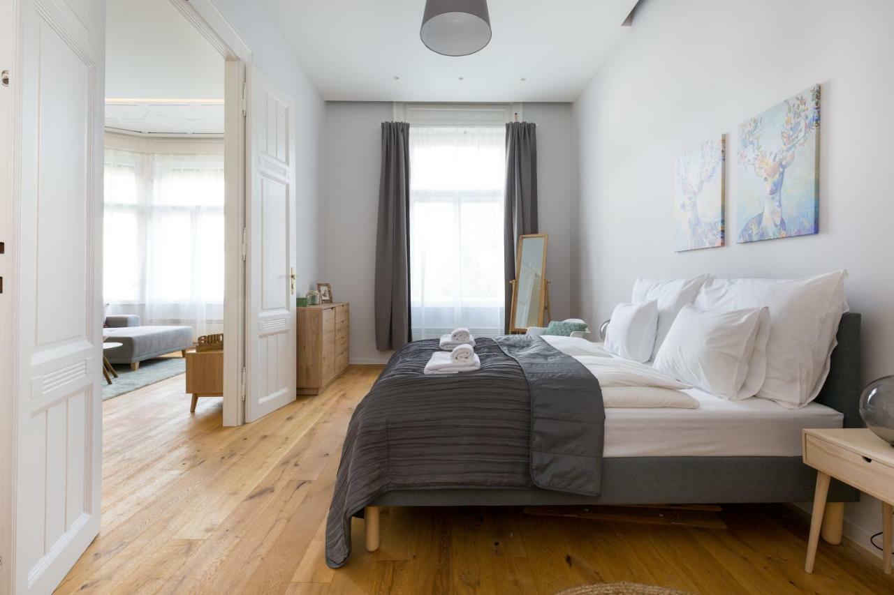 Designer Dream In The Center W 2br/2bath Apartment Budapest