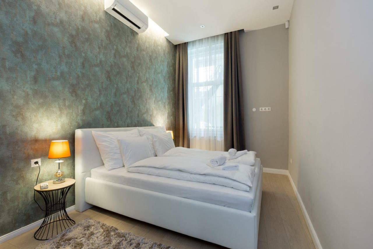 Grand Designer Dream In The Center W 3br/3bath * Budapest