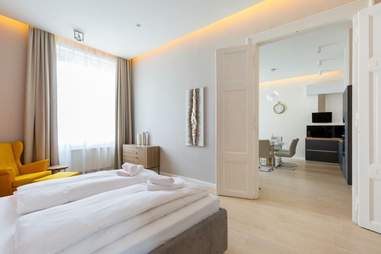 Grand Designer Dream In The Center W 3br/3bath Apartment