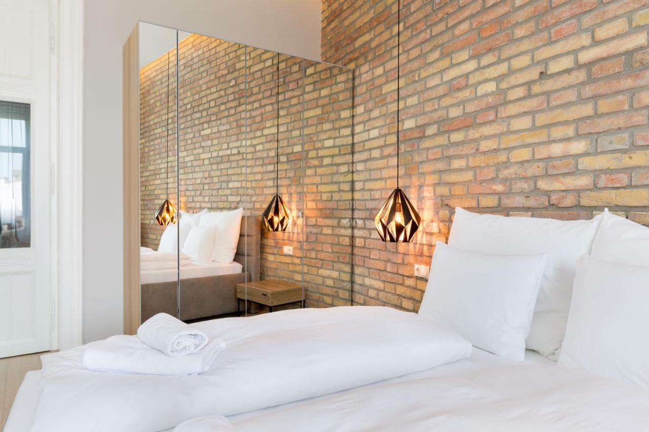 Grand Designer Dream In The Center W 3br/3bath Budapest