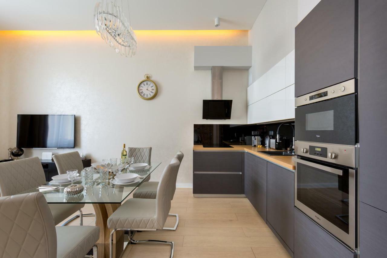 Grand Designer Dream In The Center W 3br/3bath * Budapest