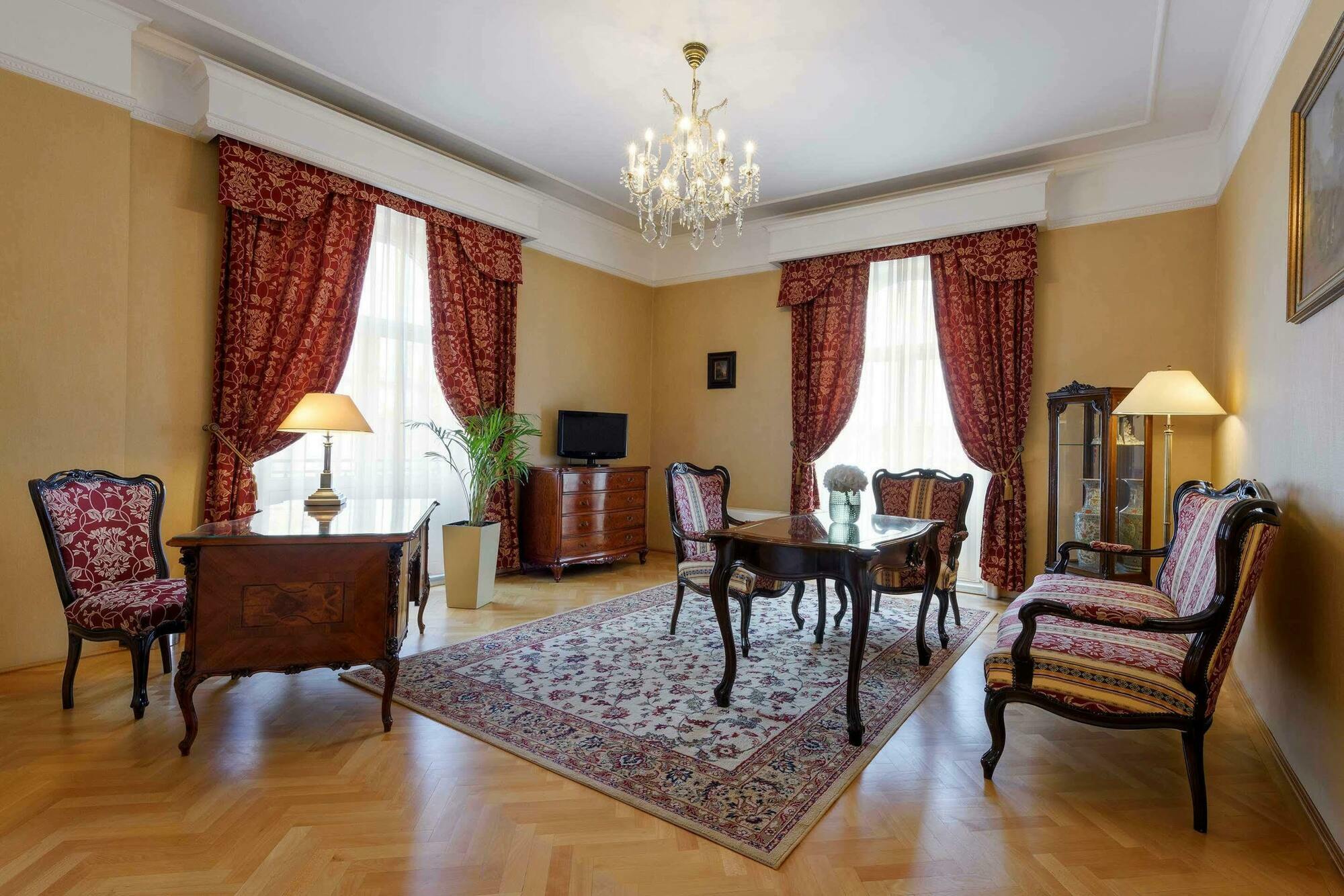 Danubius Astoria City Center 4*