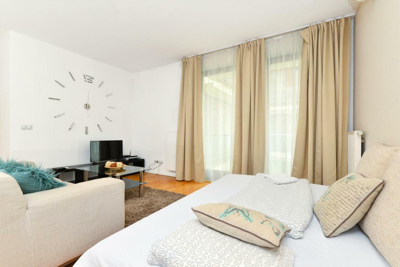 Aparthotel Quality Point 0-24 Reception