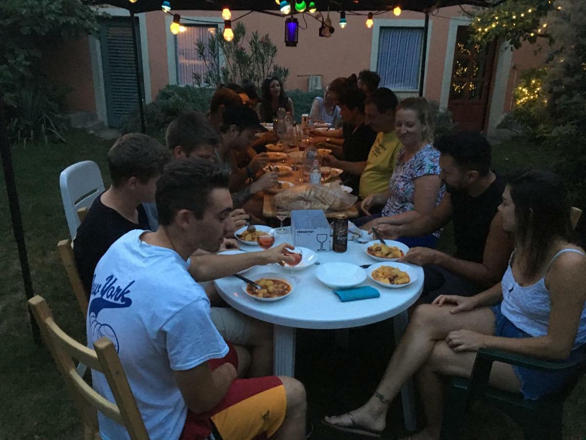 Garden Hostal *