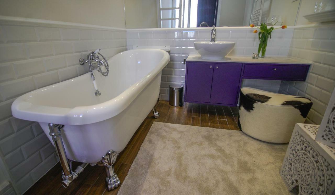 Opera With Free Parking, 2br2ba, Ac Apartment