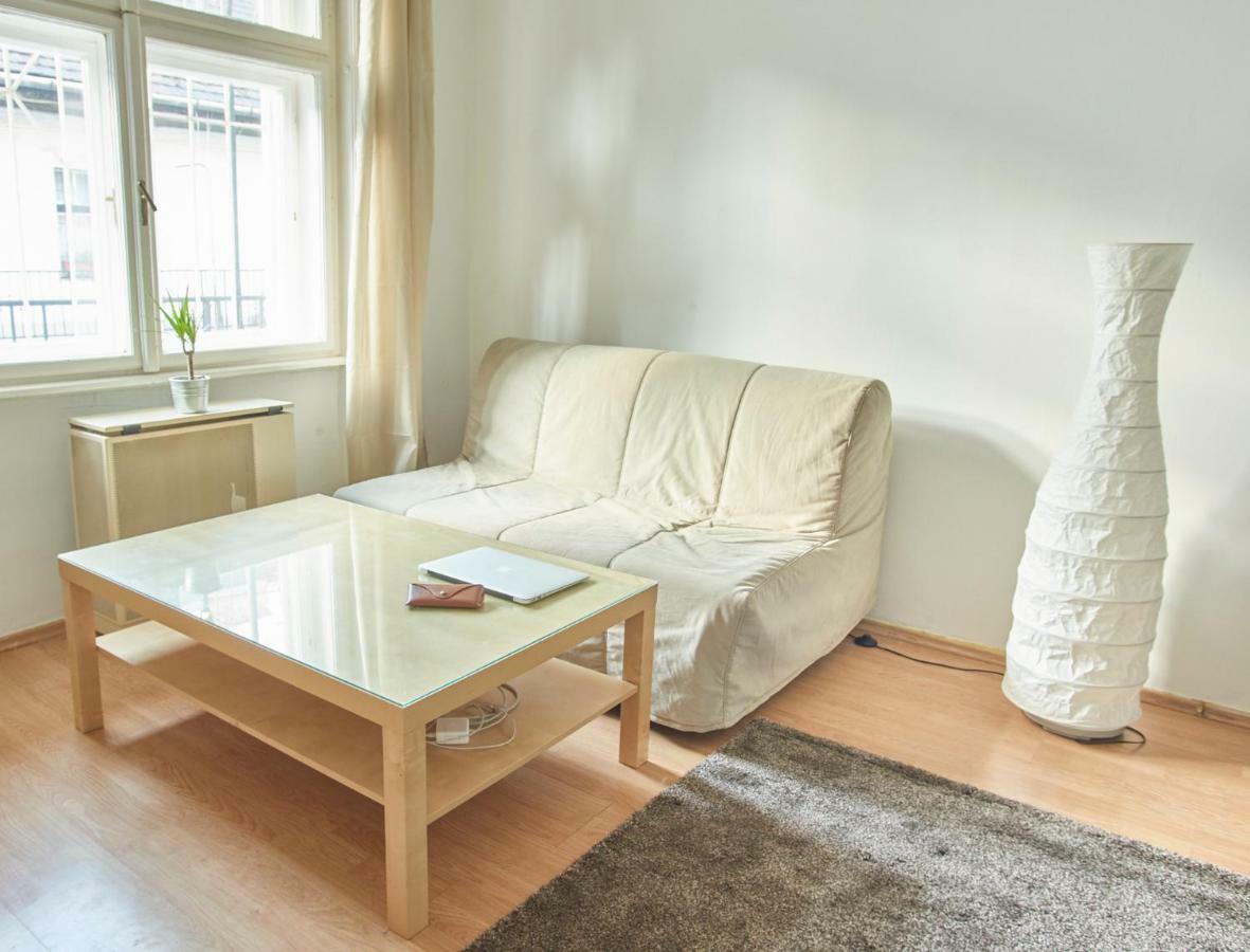Hugo Apartment *