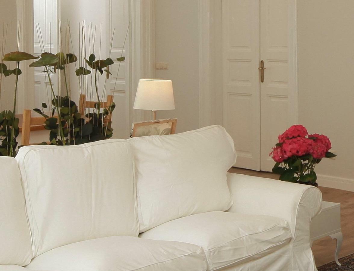 Apartmán Urban Haven - 3 Beds, 3 Baths, Free Parking, Near Market