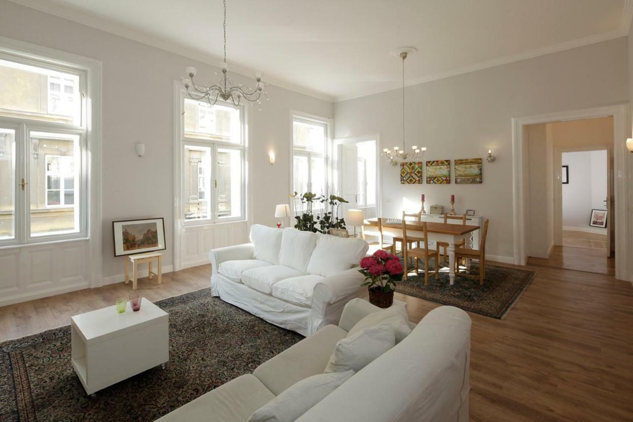 Urban Haven - 3 Beds, 3 Baths, Free Parking, Near Market Apartmán Budapest