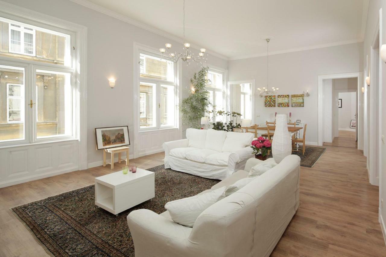 Urban Haven - 3 Beds, 3 Baths, Free Parking, Near Market Apartmán *