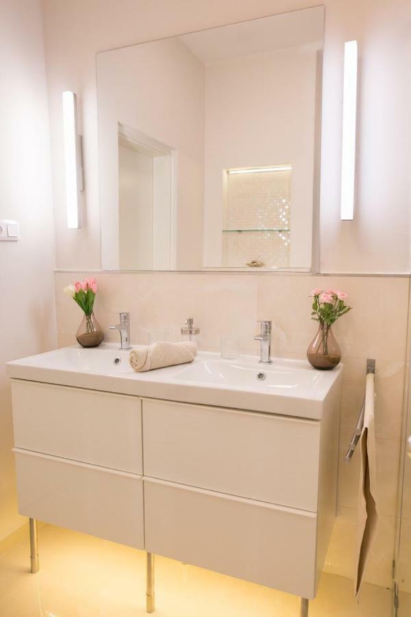 Panni Luxury Next To Gozsdu Garden