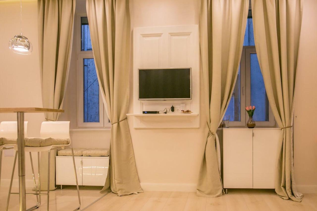 Panni Luxury Next To Gozsdu Garden Apartment