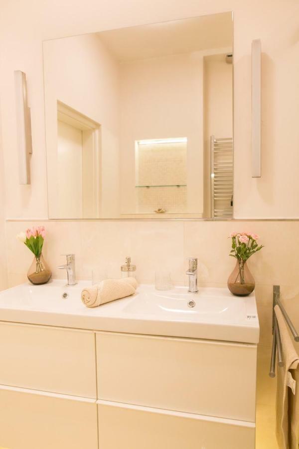 Apartment Panni Luxury Next To Gozsdu Garden Budapest