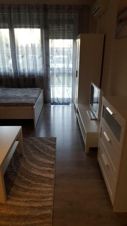 Liget Apartment, Terrace, Free Parking, Ac *