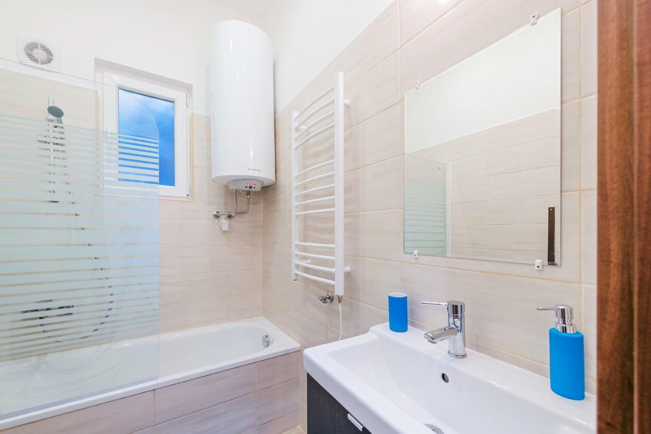 Parking, Ac, 2 Bedroom Design Flat In The Center * Boedapest