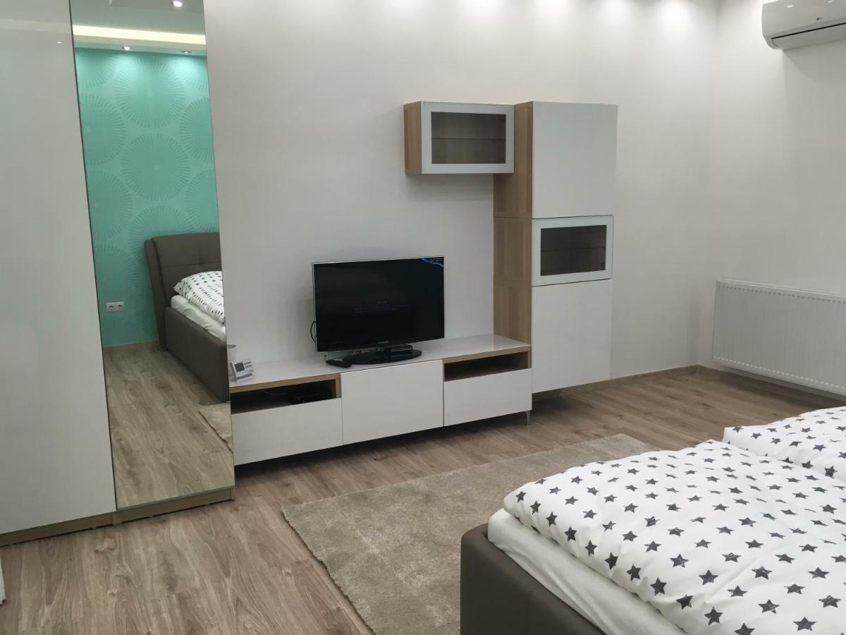 Erzsébet Apartman Apartman *