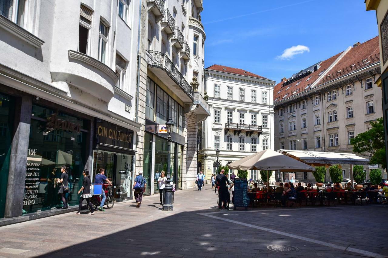 Appartement Carpathia At The Famous Vaci Street