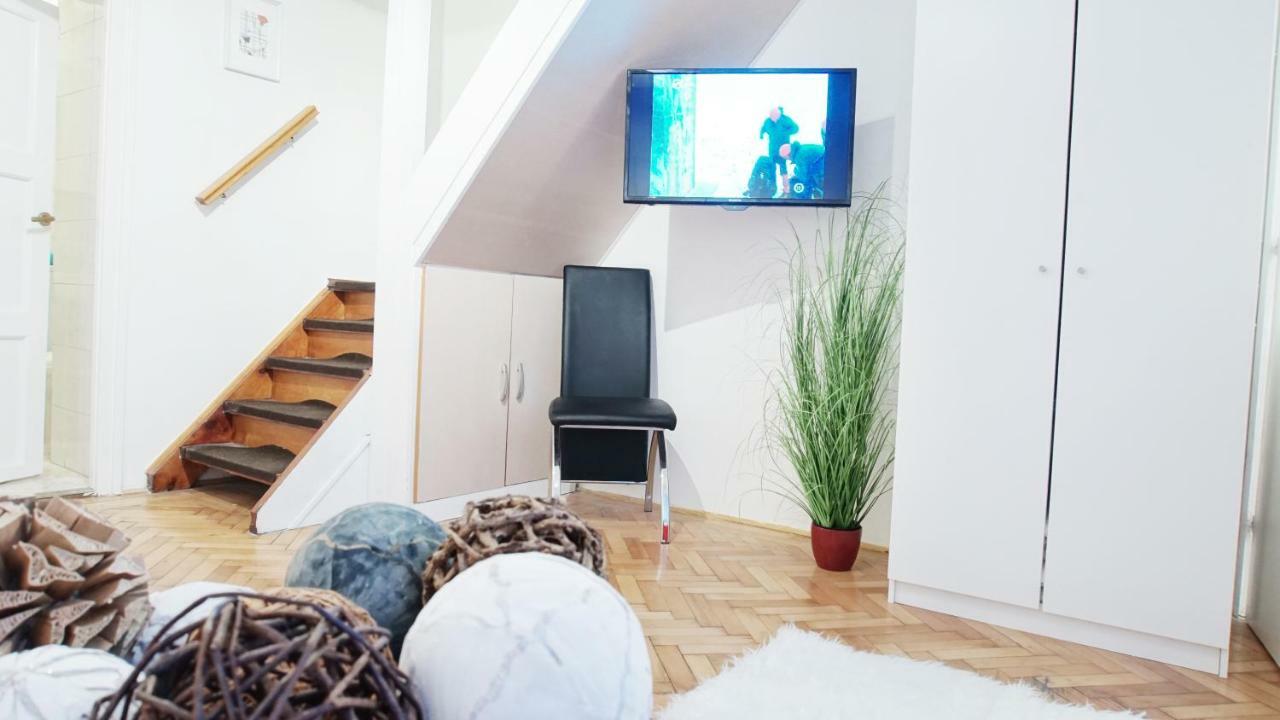 New Astoria Apartment *