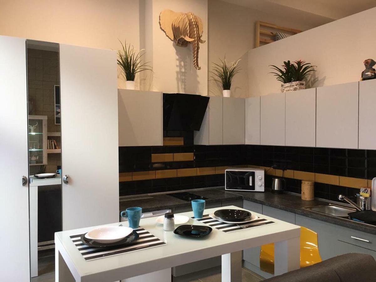 Chic & New In The Heart Of Apartment *