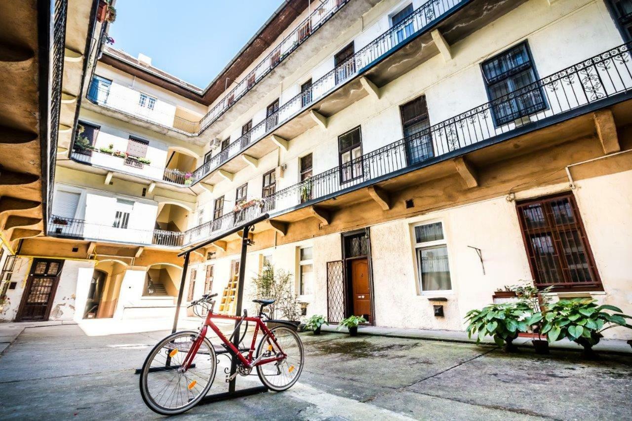 Amazon Near The Famous Party Boulevard Apartamento Budapest