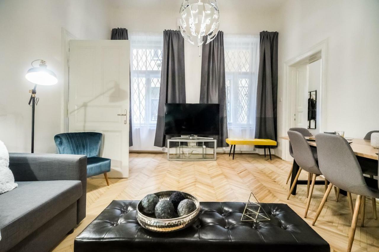 Apartment Bpr Colorlib Art Budapest