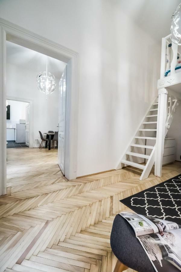Bpr Colorlib Art Apartment Budapest