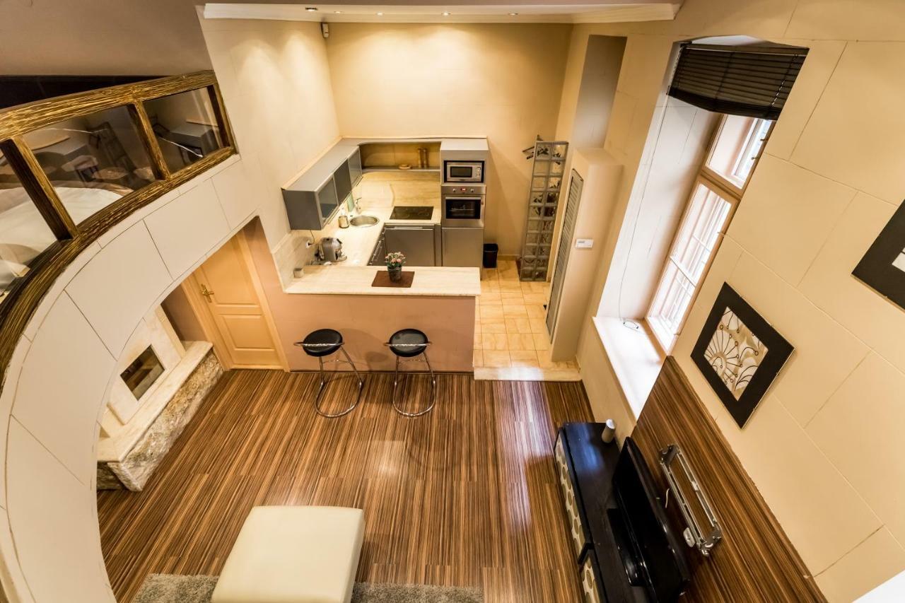 Stones And Wood With Ac Apartment *