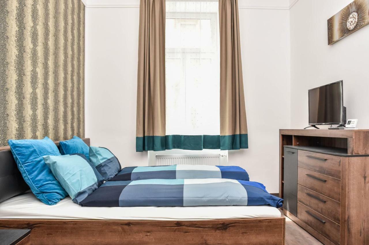 Apartment Blue Line *