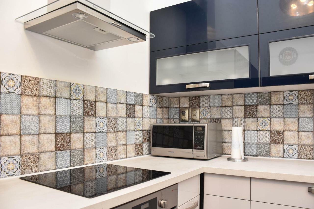 Apartment Blue Line *
