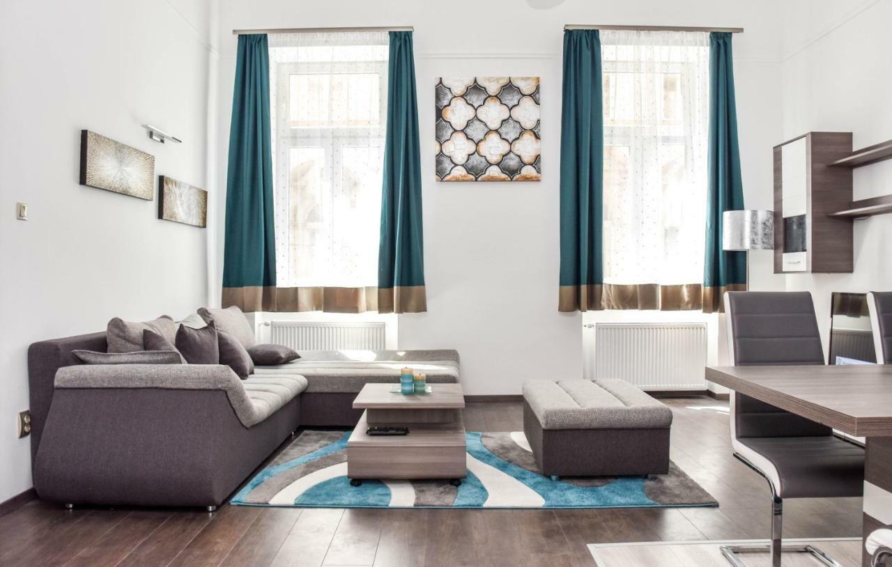 Blue Line Apartment
