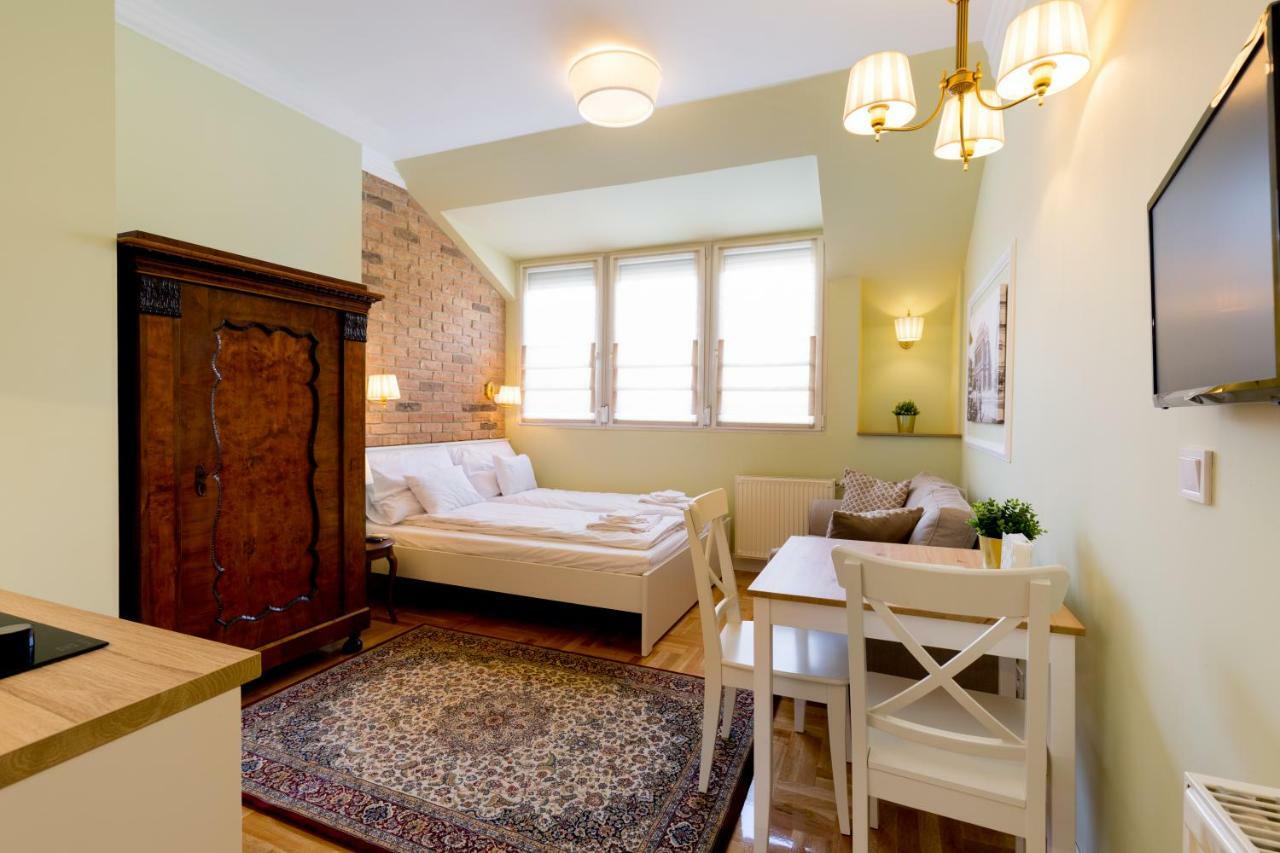 Roland Apartman *